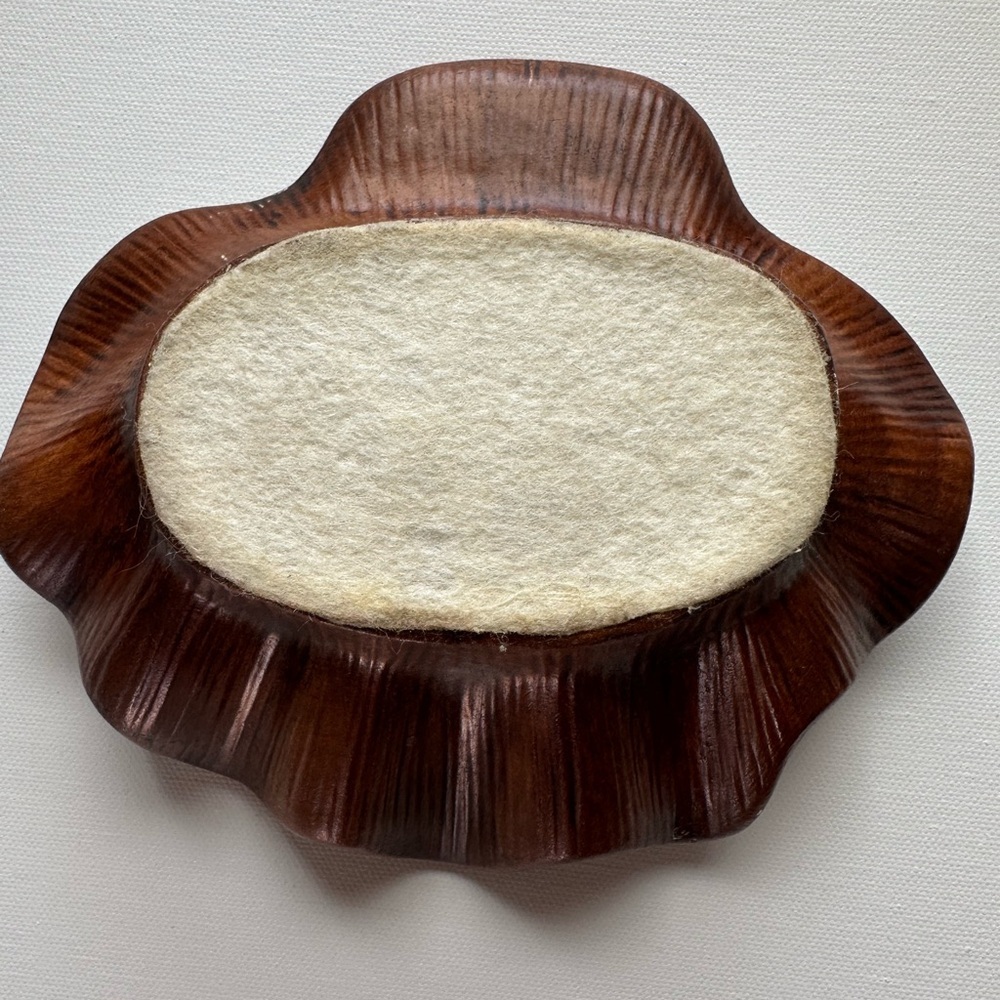 VTG Treasure Craft green clam shell ashtray with "Yellowstone Park" inscribed - Picture 7 of 7
